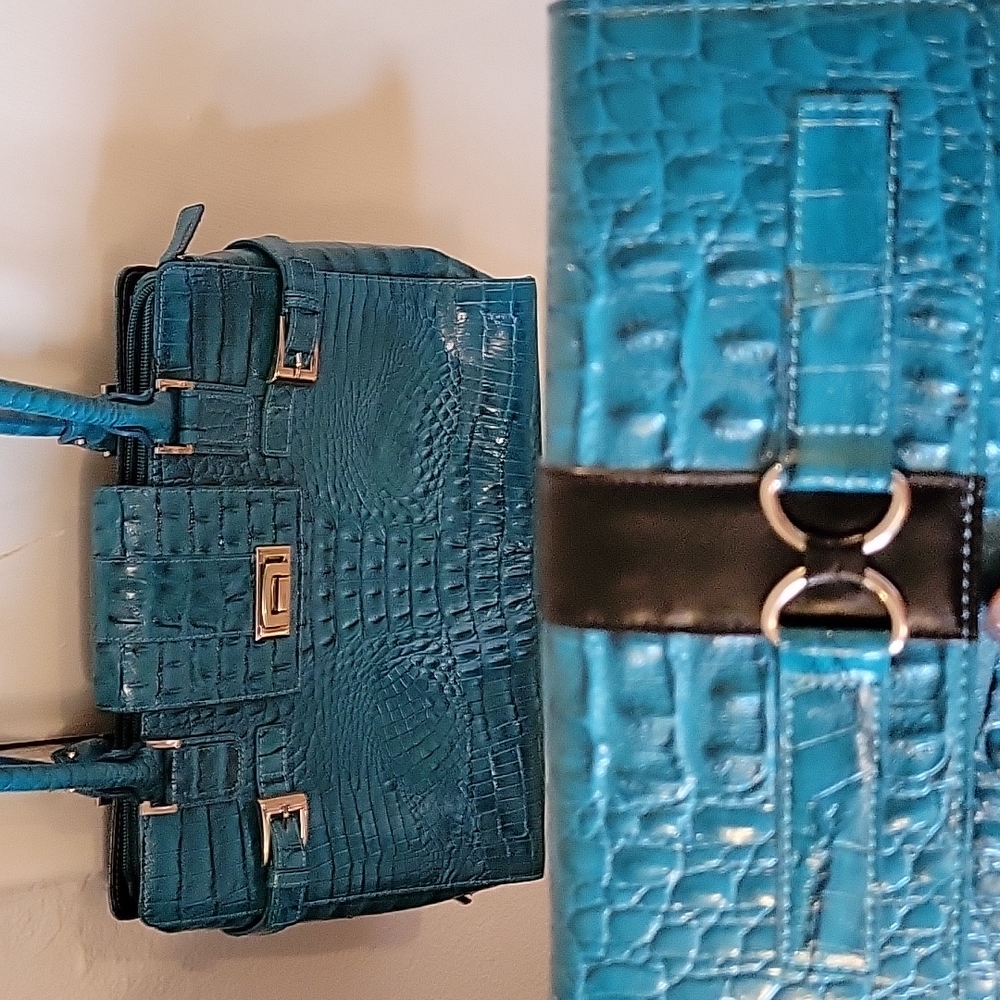 Turquoise Charlie Lapson purse with wallet